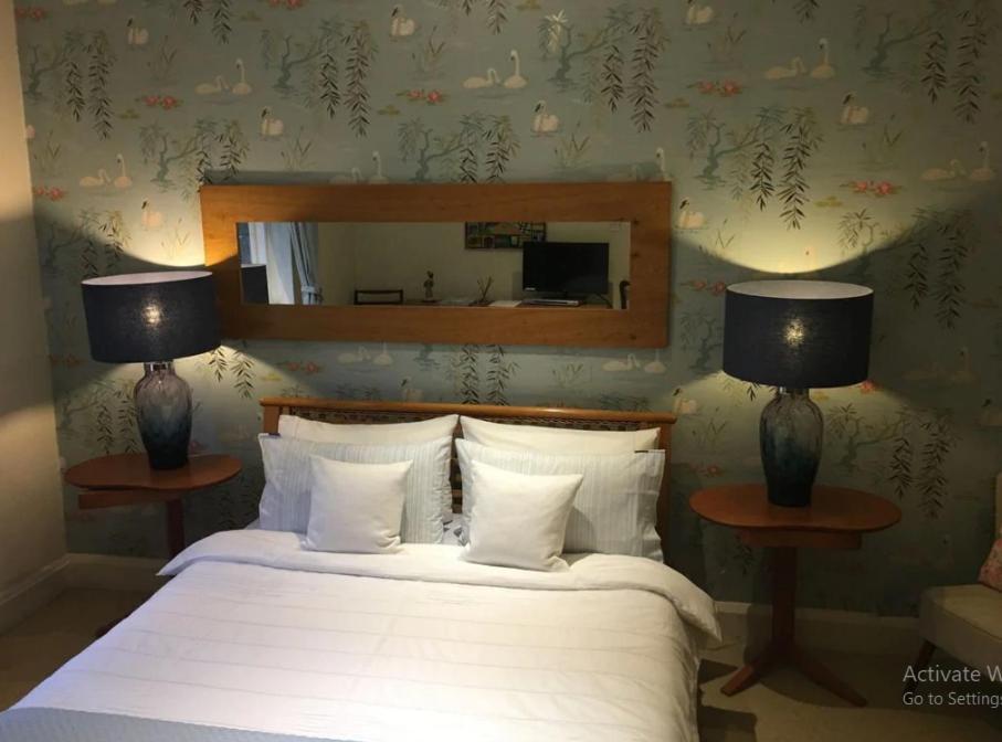 Coach House Villa Уокинг Екстериор снимка