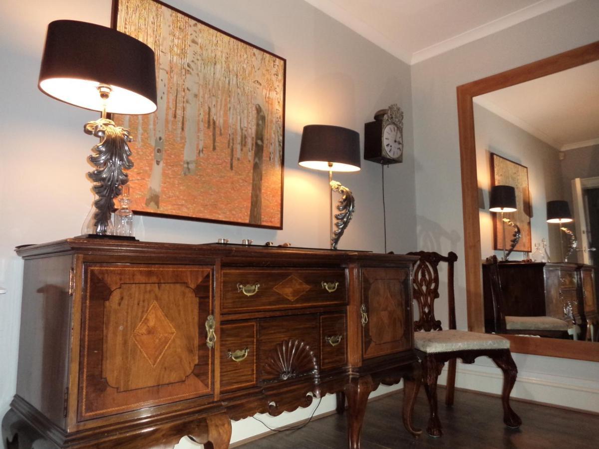 Coach House Villa Уокинг Екстериор снимка