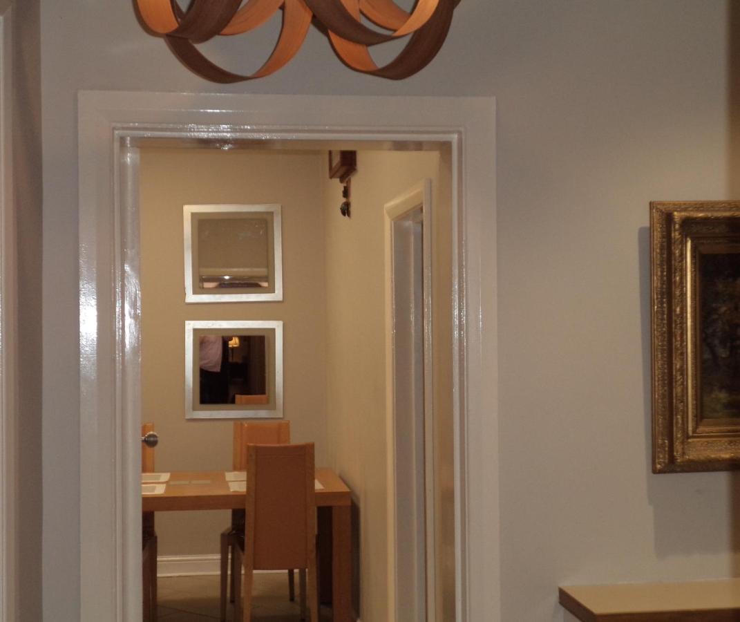 Coach House Villa Уокинг Екстериор снимка
