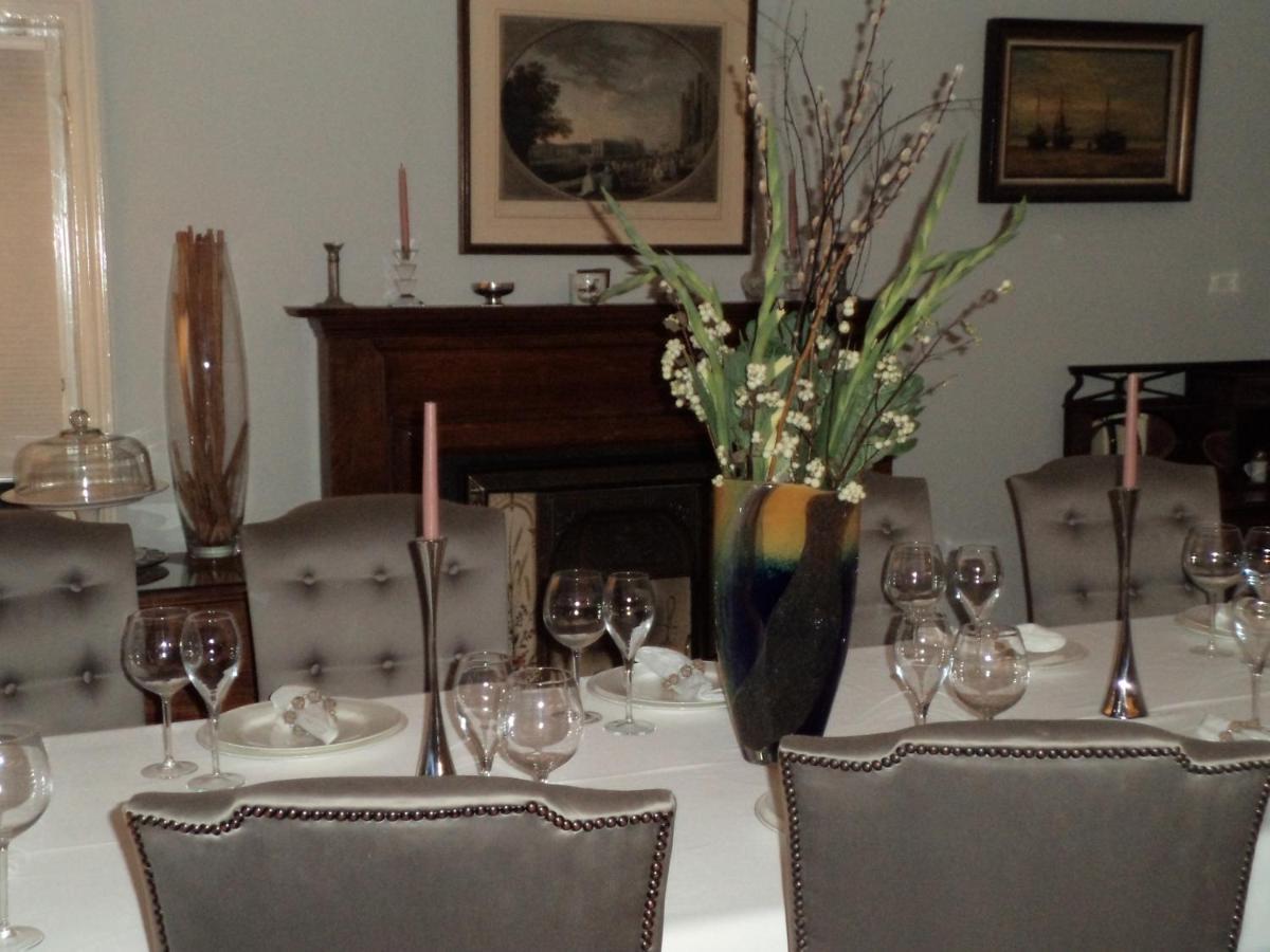 Coach House Villa Уокинг Екстериор снимка