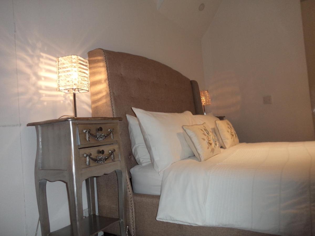 Coach House Villa Уокинг Екстериор снимка