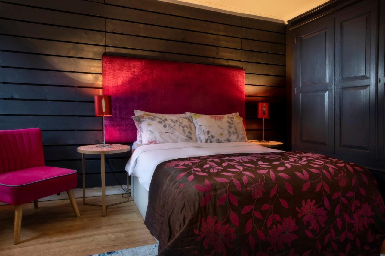 Coach House Villa Уокинг Екстериор снимка