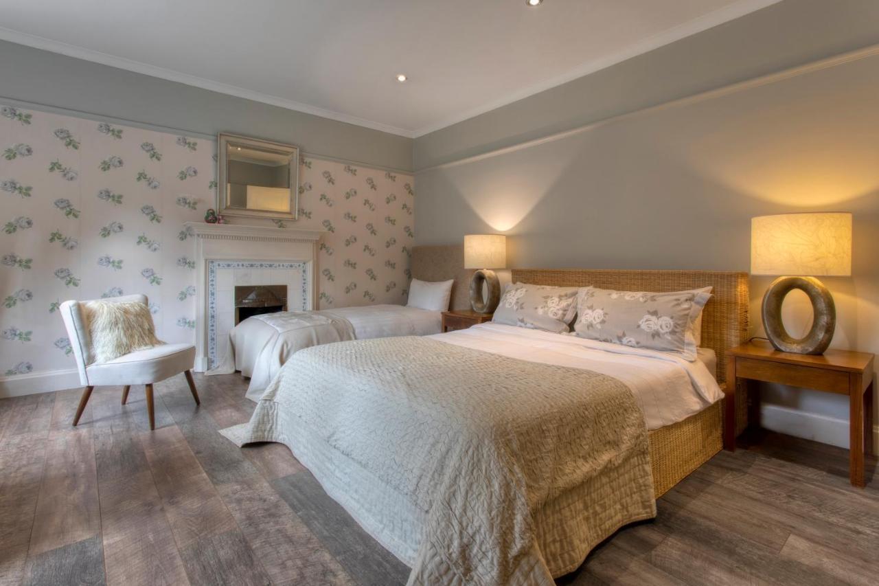 Coach House Villa Уокинг Екстериор снимка