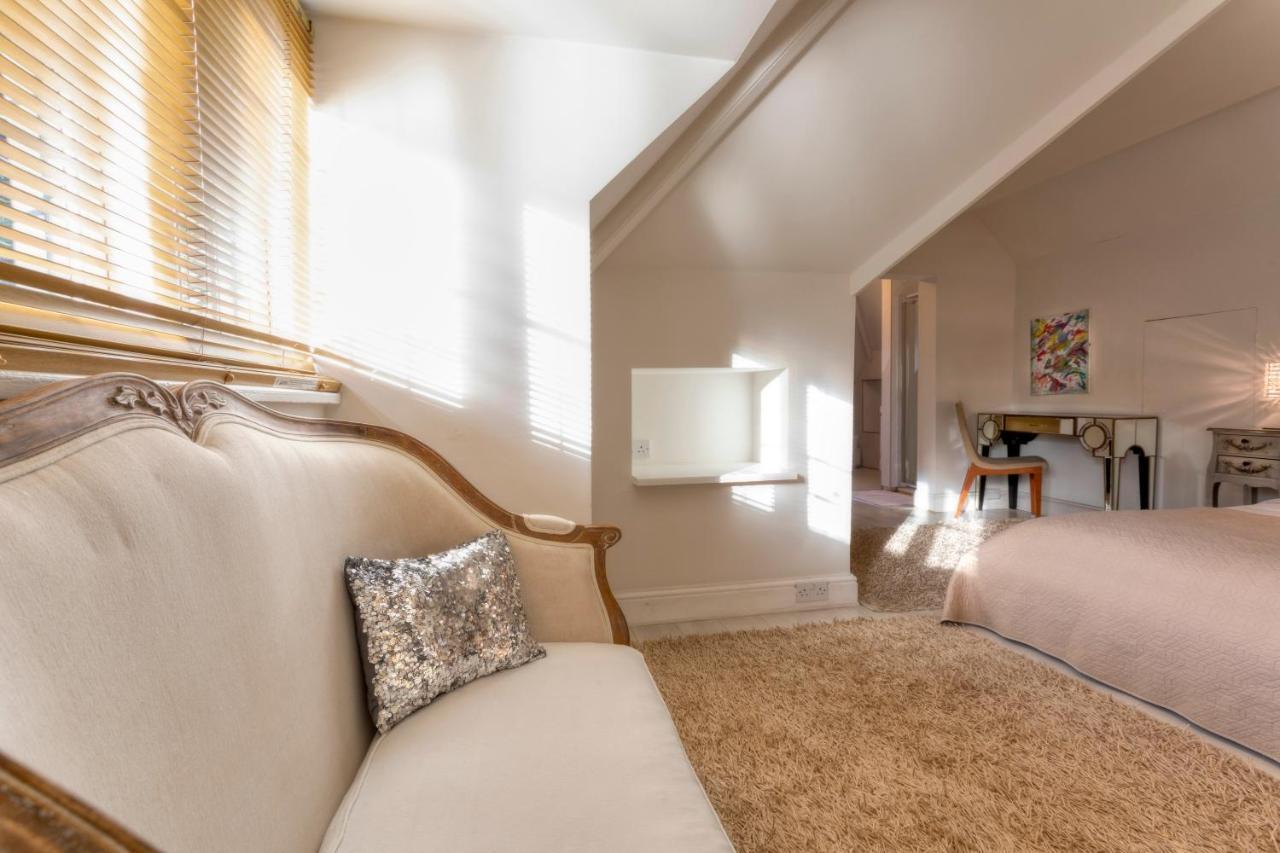 Coach House Villa Уокинг Екстериор снимка