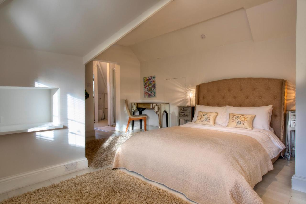 Coach House Villa Уокинг Екстериор снимка