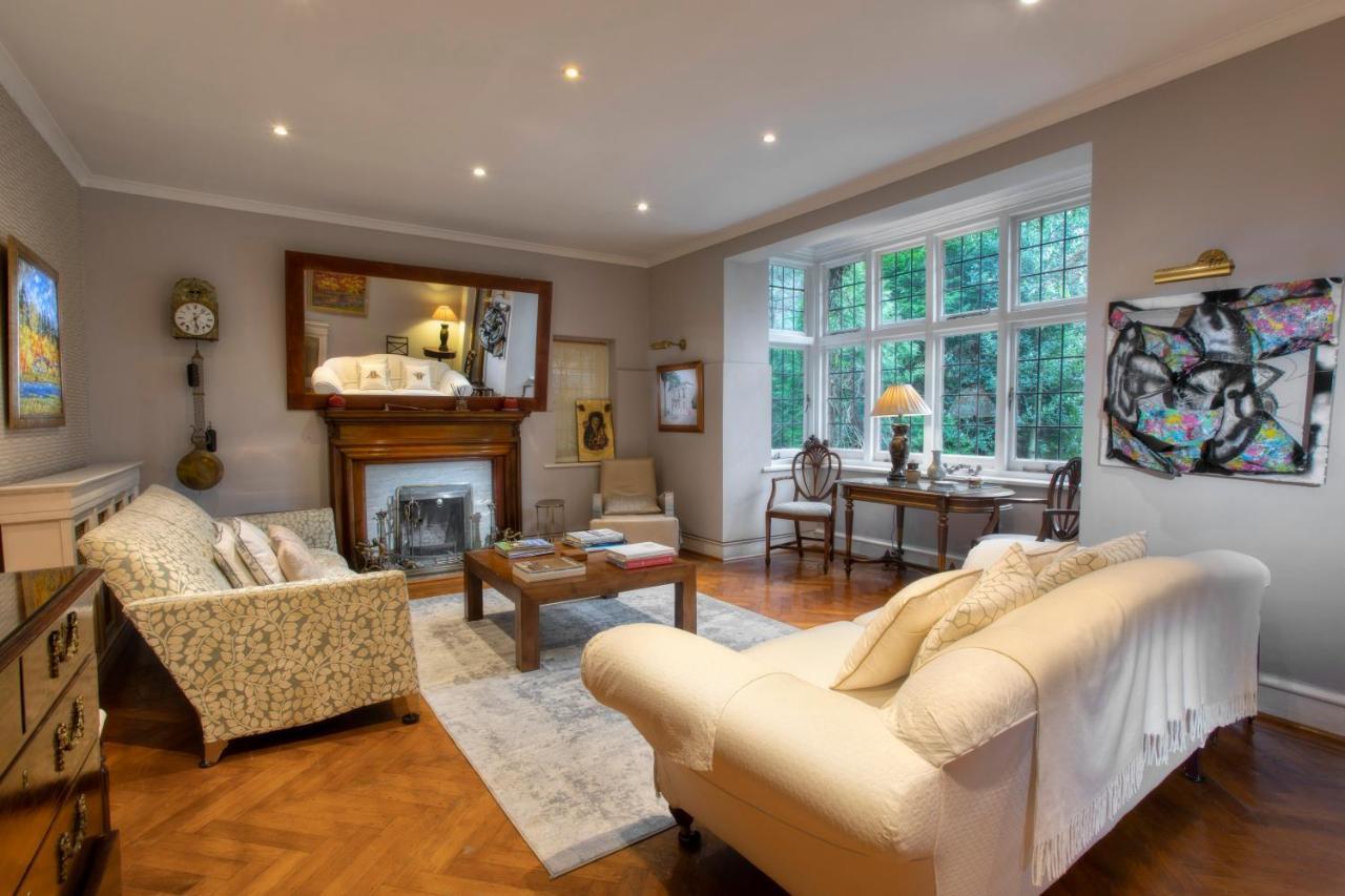 Coach House Villa Уокинг Екстериор снимка
