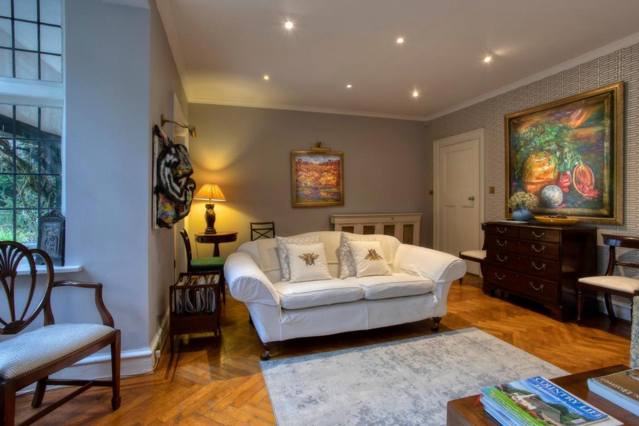 Coach House Villa Уокинг Екстериор снимка
